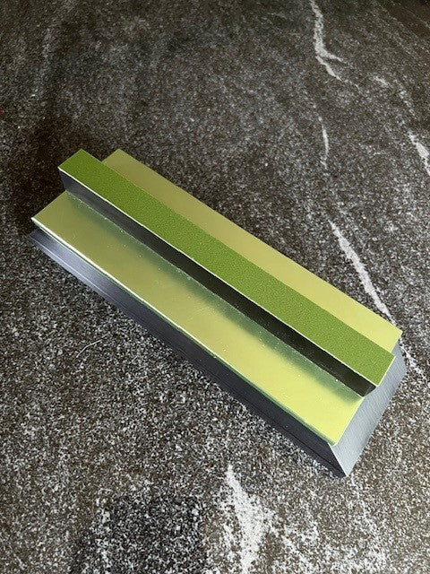 Pierre d'affûtage céramique Nano Hone 15 µm (#1000) plaque-support dorée